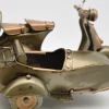 Miniaturmodel einer Vespa mit Beiwagen in Gold- und Bronzefarben – Bild 3