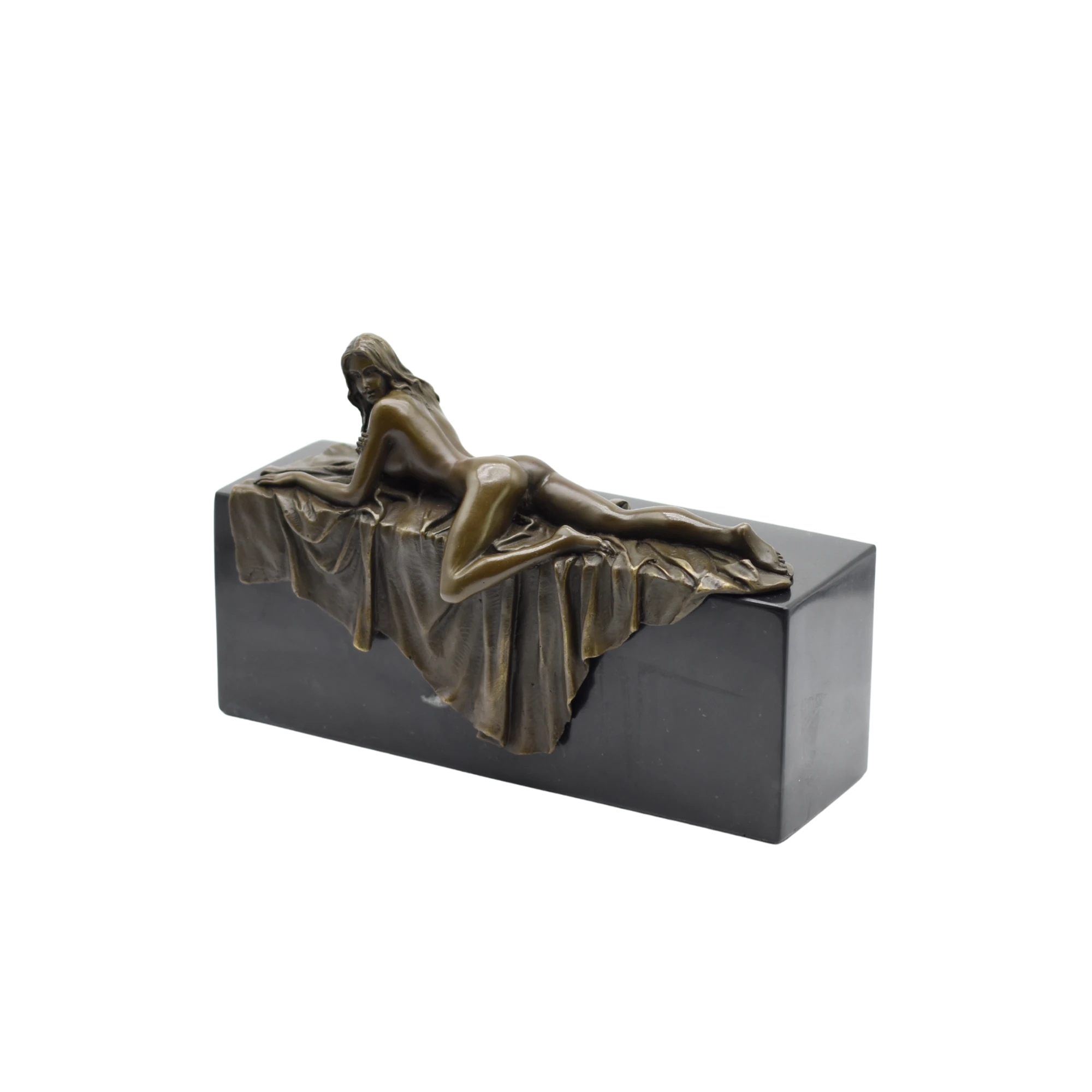 Bronzestatue einer nackten Frau, bäuchlings auf einem Marmorblock